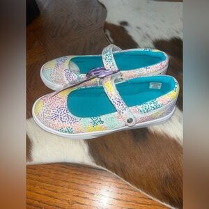 Bumbum & Baubles NWT girls size 6 Multicolor Mary Jane Flats with character